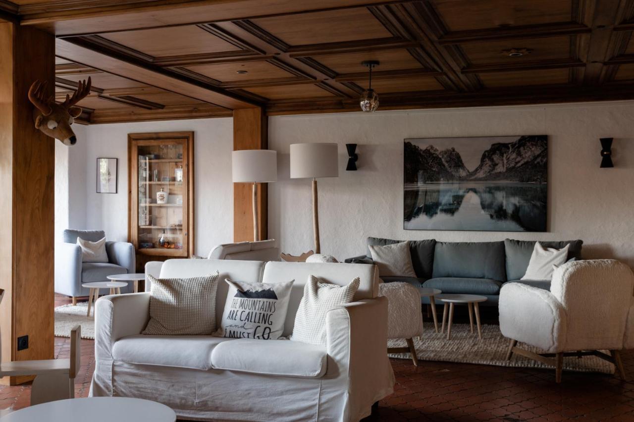 Les Roches Fleuries Hotel 4*